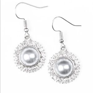 Brand new. Never been worn. Paparazzi multicolor/style fish hook earrings.